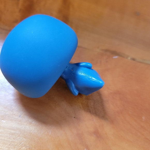 Littlest Pet Shop LPS #821 Penguin Bird Blue Green Eyes 2006 - Picture 12 of 12